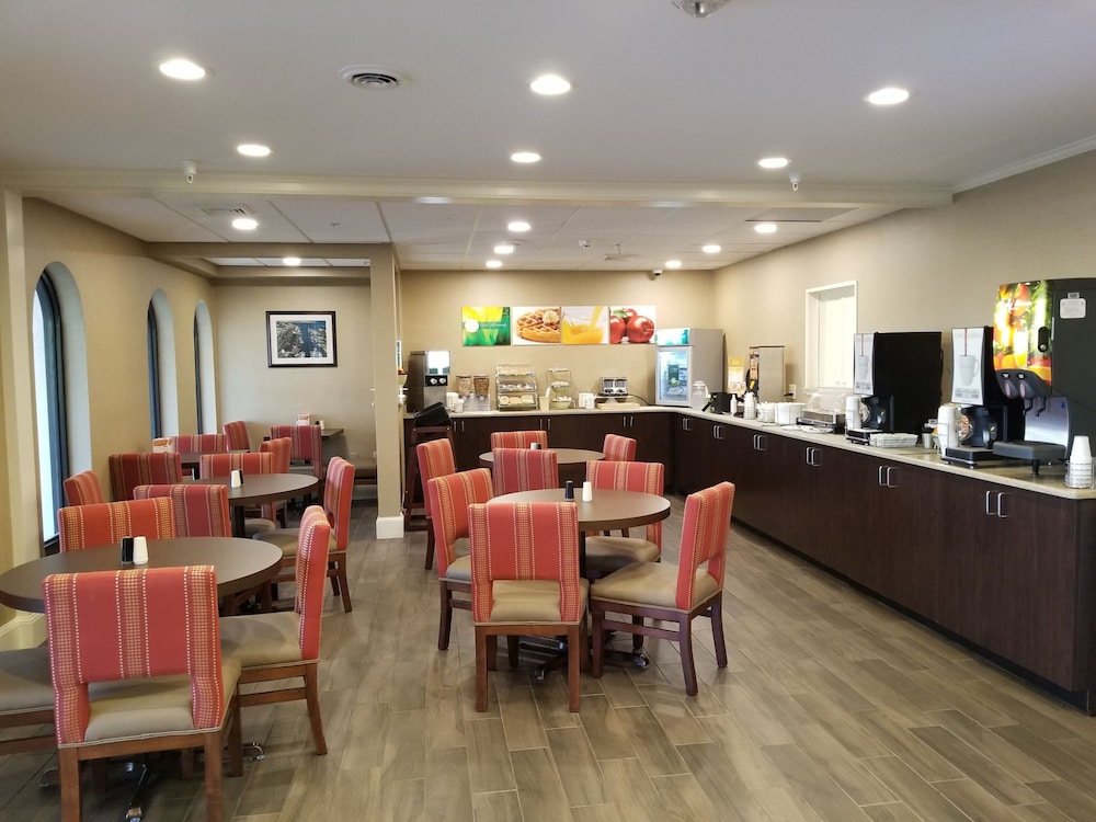 Quality Inn & Suites Ocean City Fenwick 38/52