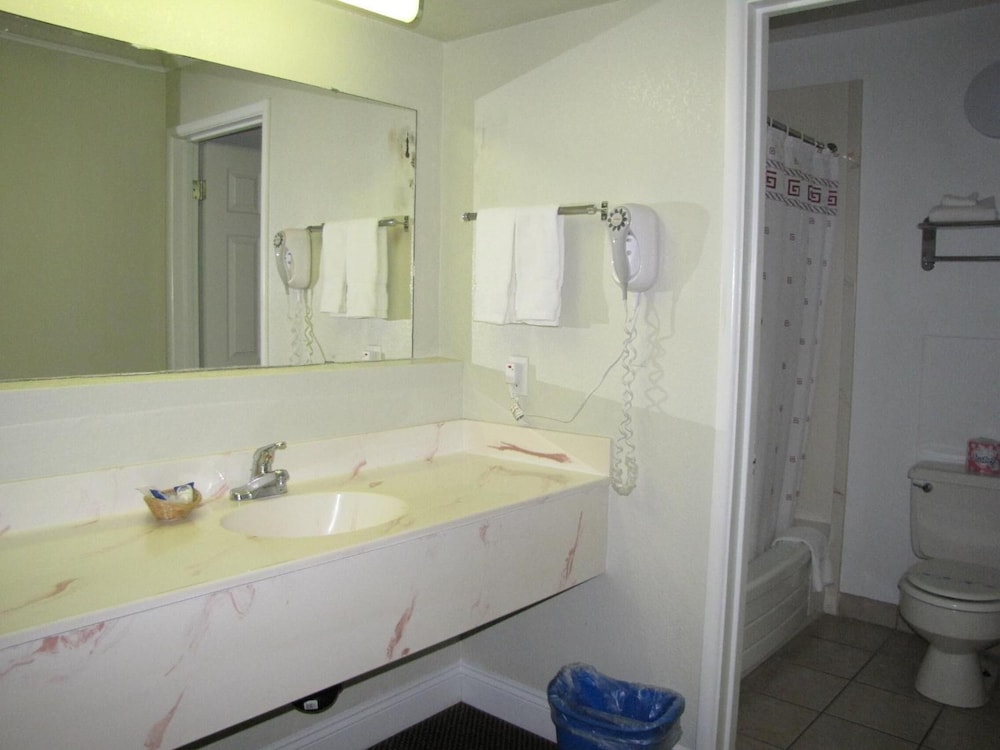 Dream Inn Fresno 45/50