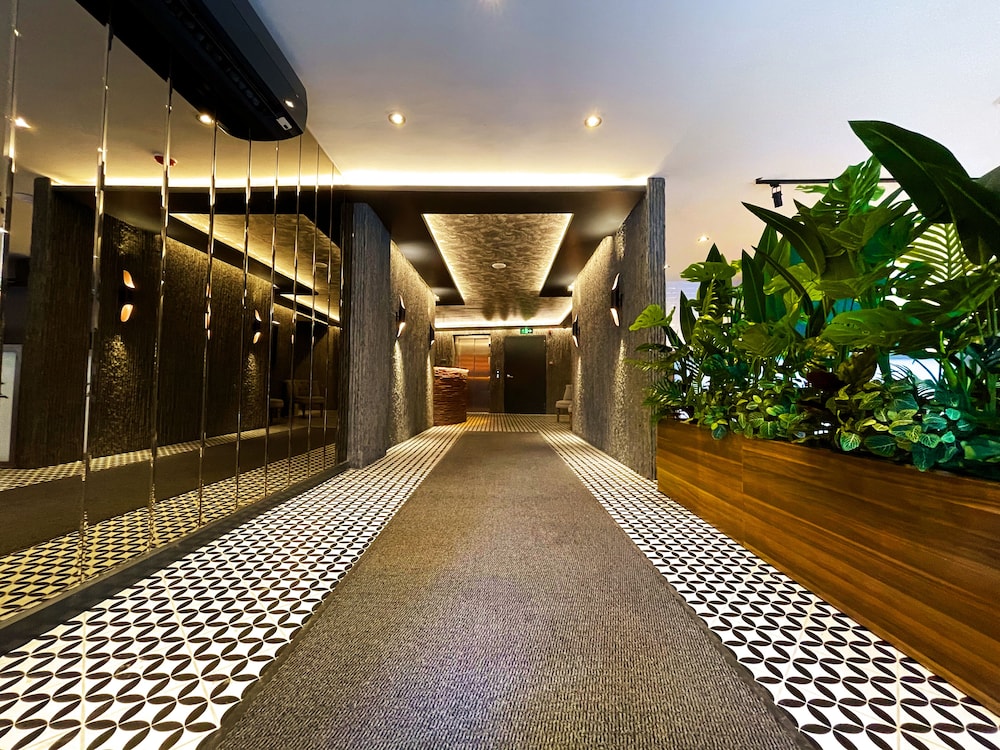 Weingart Hotel 48/52