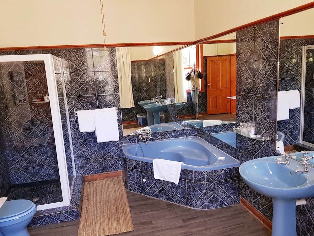 Montagu Country Hotel 43/89
