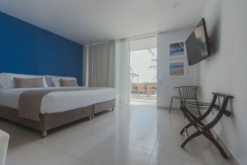 PLUS, SUPERIOR, QUEEN BED, SEA VIEW