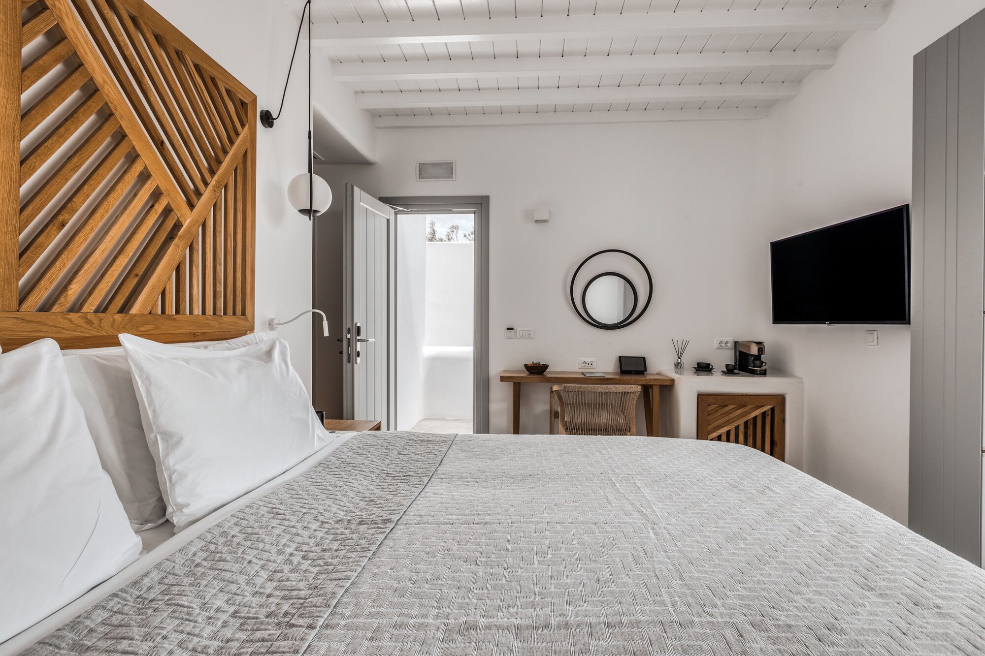 DELUXE, SUITE, KING BED, SEA VIEW, JETTED TUB