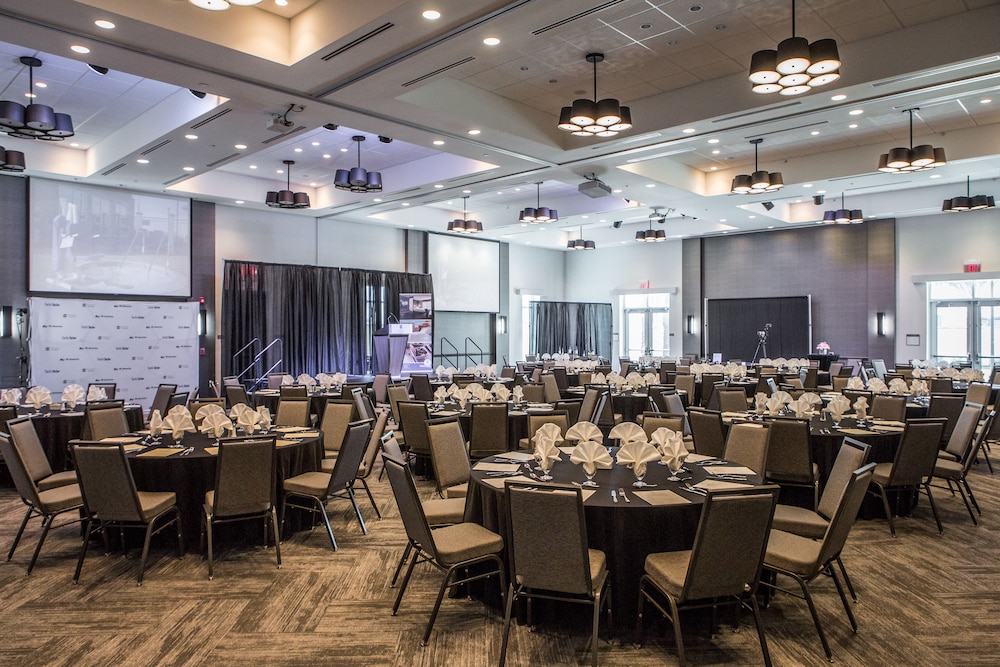 Hyatt Place Delano 49/55