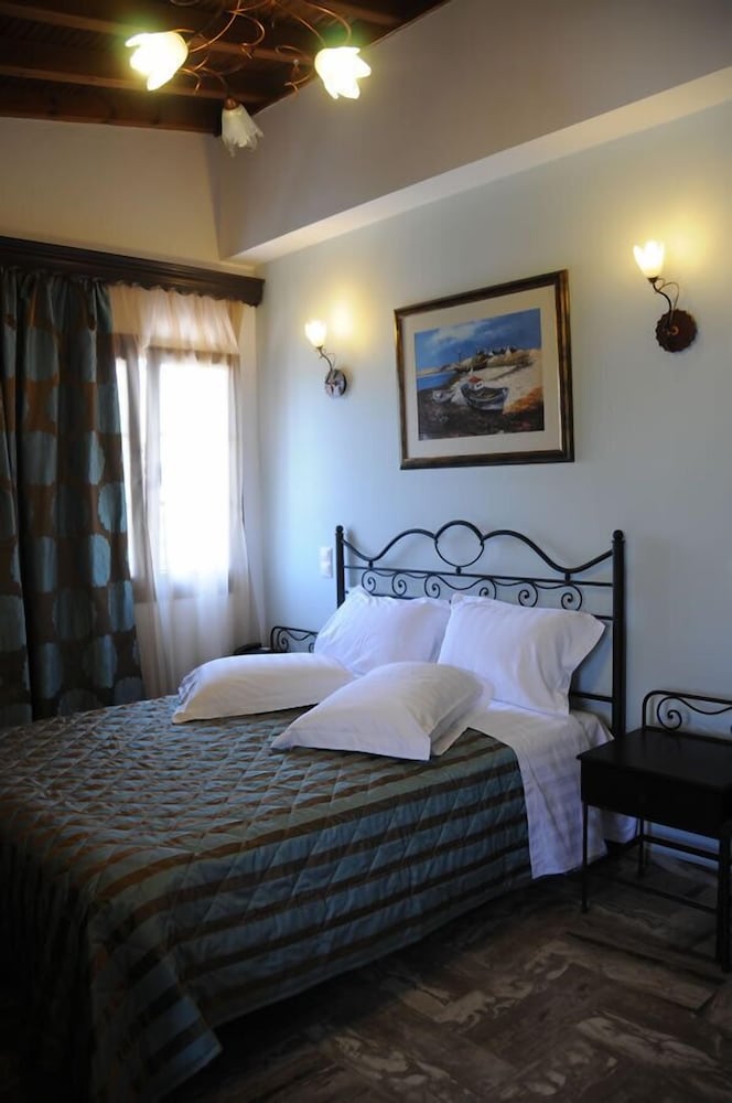 SKIATHOS ISLAND SUITES 15/50