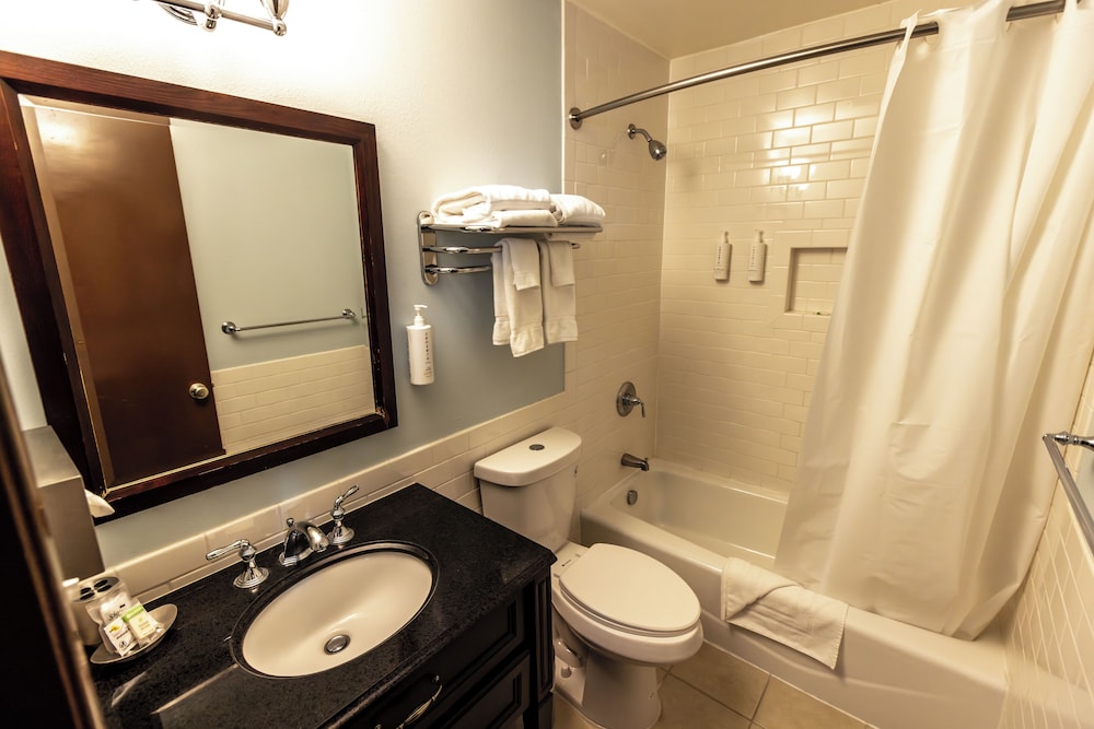 Mammoth Creek Inn 58/59