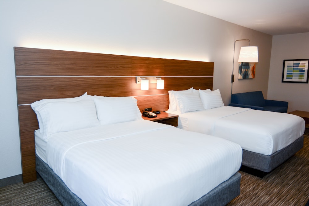 Holiday Inn Express Suites New Boston 15/51