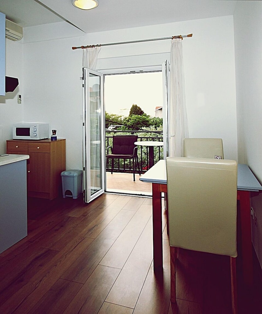 Bacan Serviced Apartments 36/64