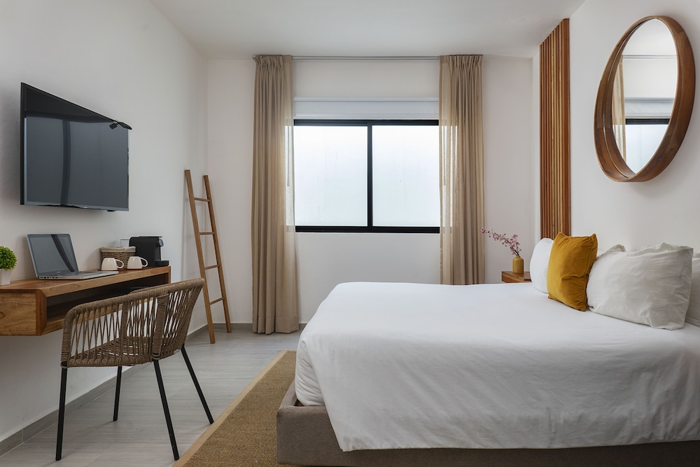 ROOM, KING BED