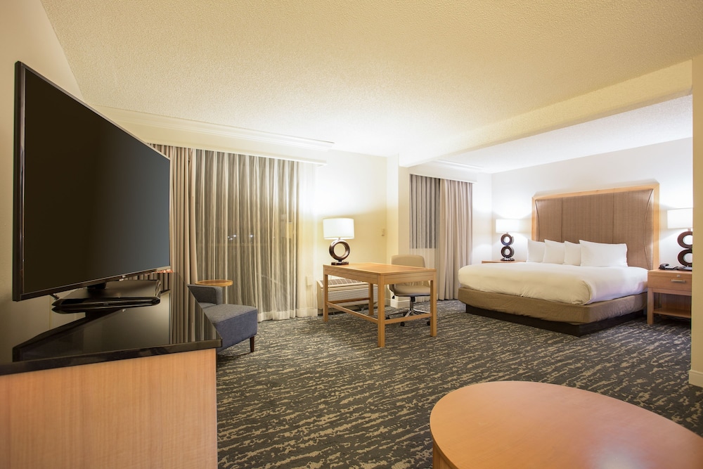 DoubleTree by Hilton Hotel Berkeley Marina 10/83