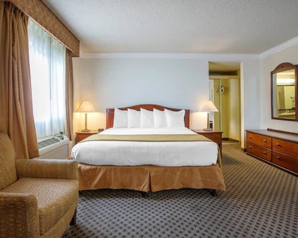 Arbor Inn Monterey 12/33