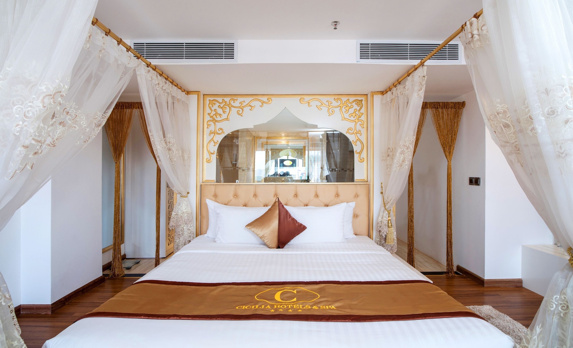 Royal, Gold, King Bed