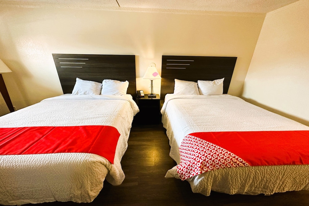 Oyo Hotel San Antonio Lackland AFB/Seaworld Hwy 90 W 21/52