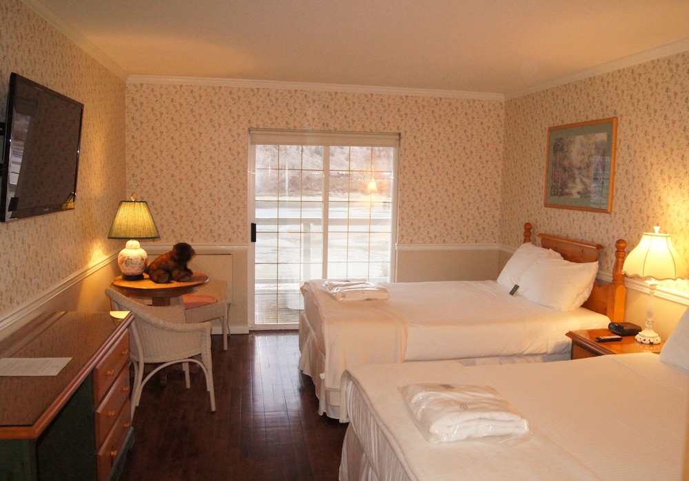 South Thompson Inn 35/69