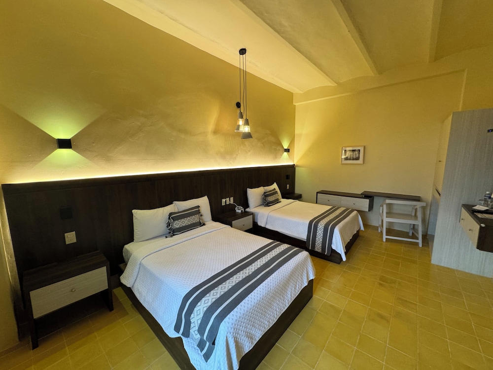 Junior, 2 Double Beds