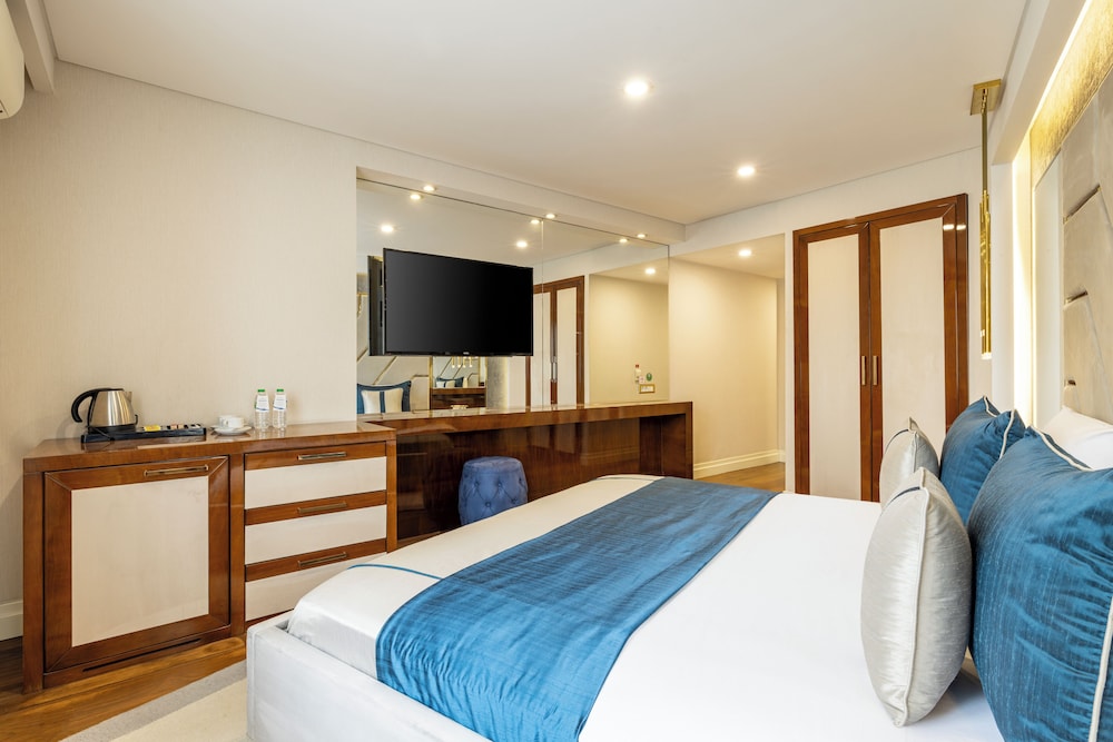 AHC Old City Hotel 25/70