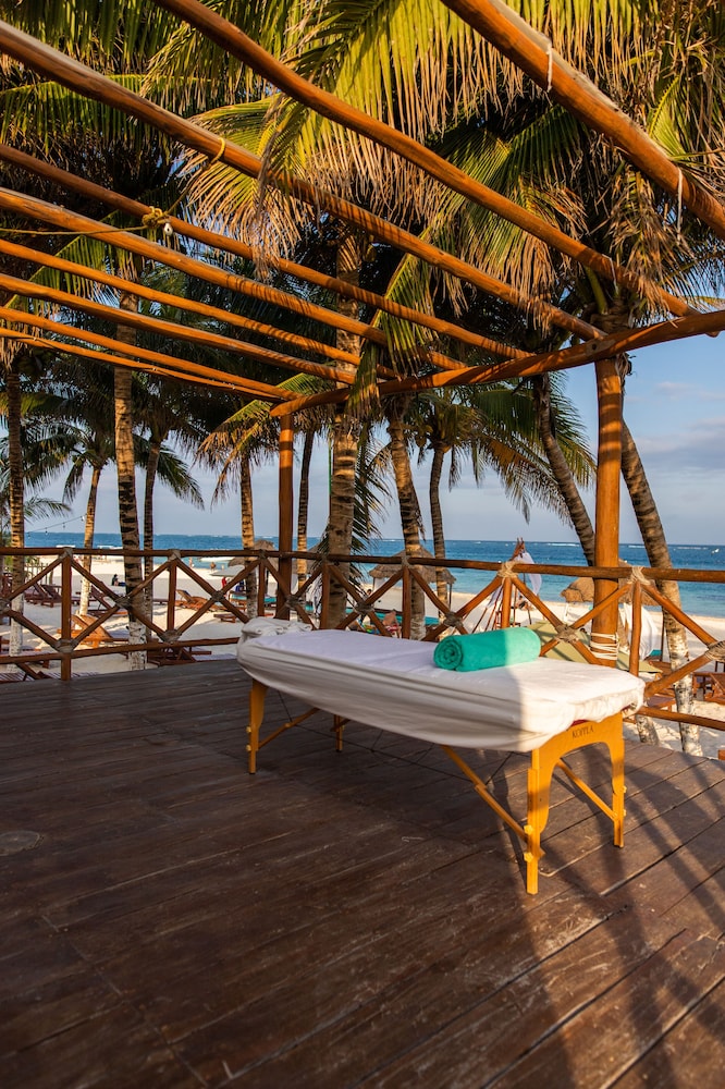 Hotel & Beach Club Ojo de Agua 45/49