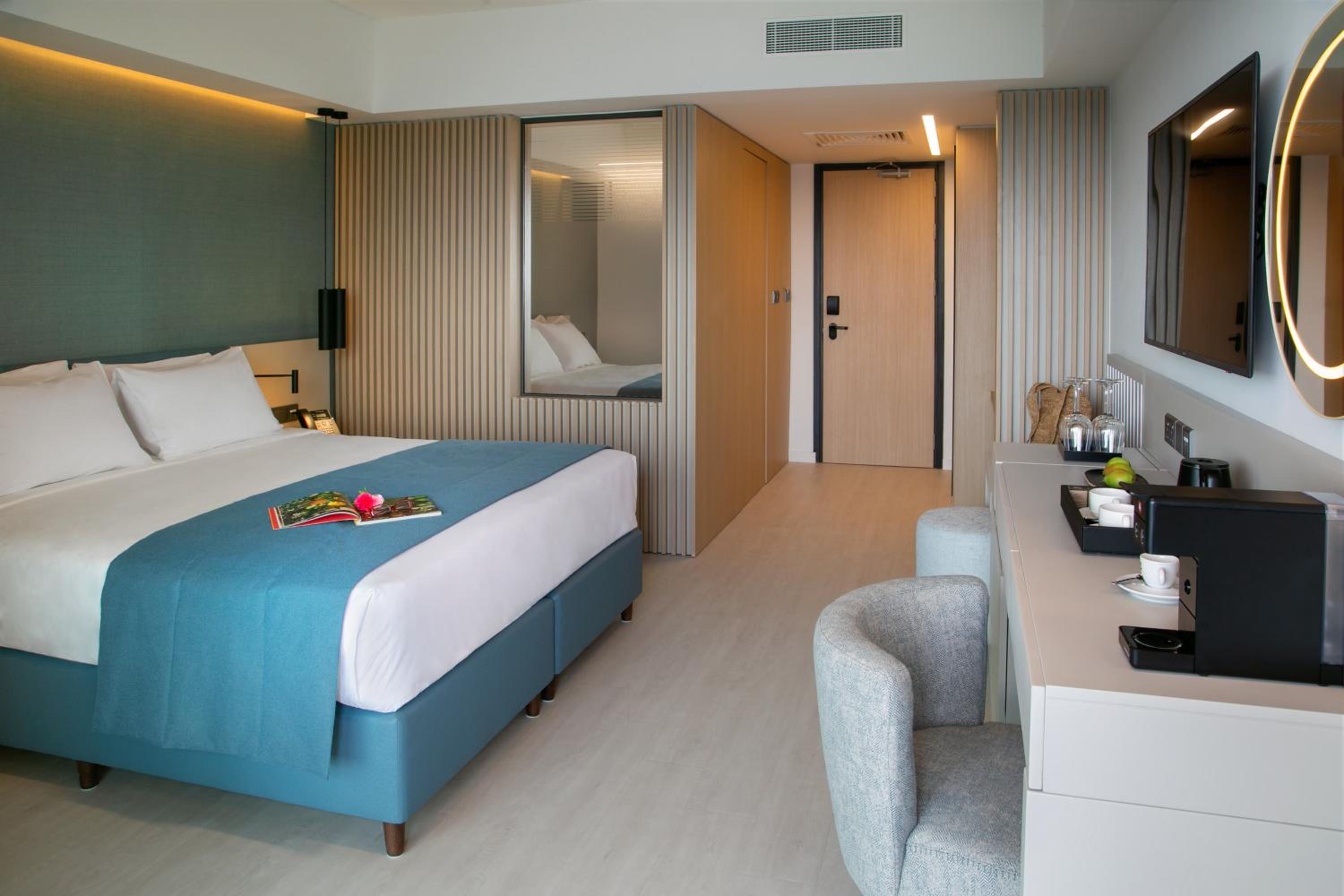 DELUXE, DOUBLE BED, SEA VIEW, BALCONY
