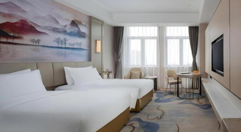 Venus Royal Hotels (Zhongshan Dongfeng Center) 9/50