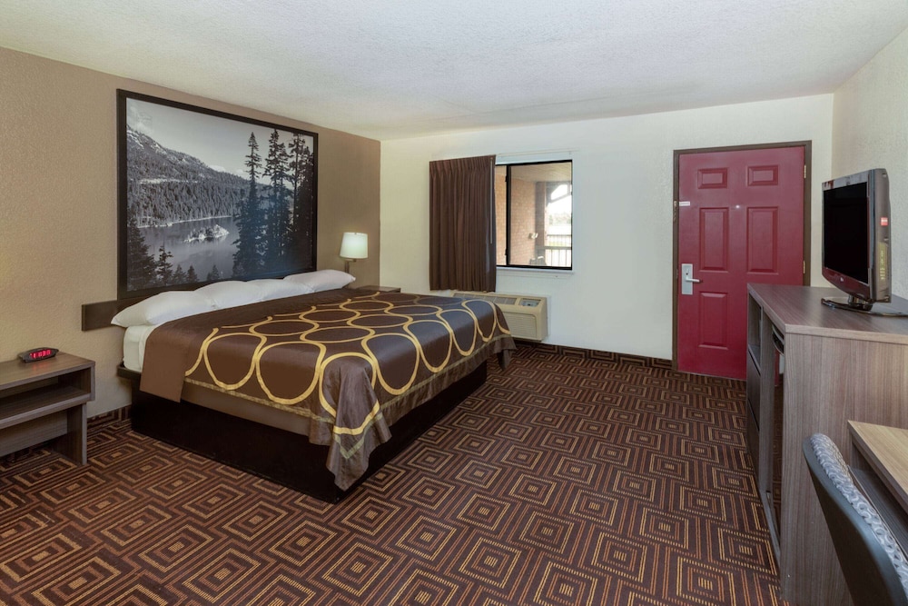 Super 8 by Wyndham Seguin 6/34