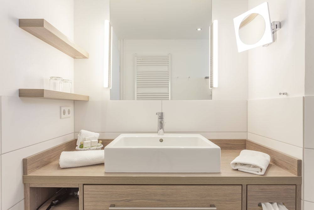 1 Bedroom, Suite, Double Bed, Sea View, Balcony, Hotel Bernstein 2/4