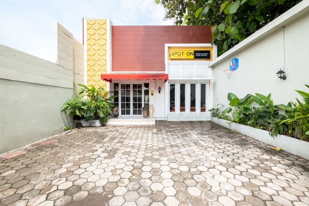 SPOT ON 2419 Rumah Nugraha Hotel Syariah 1/45