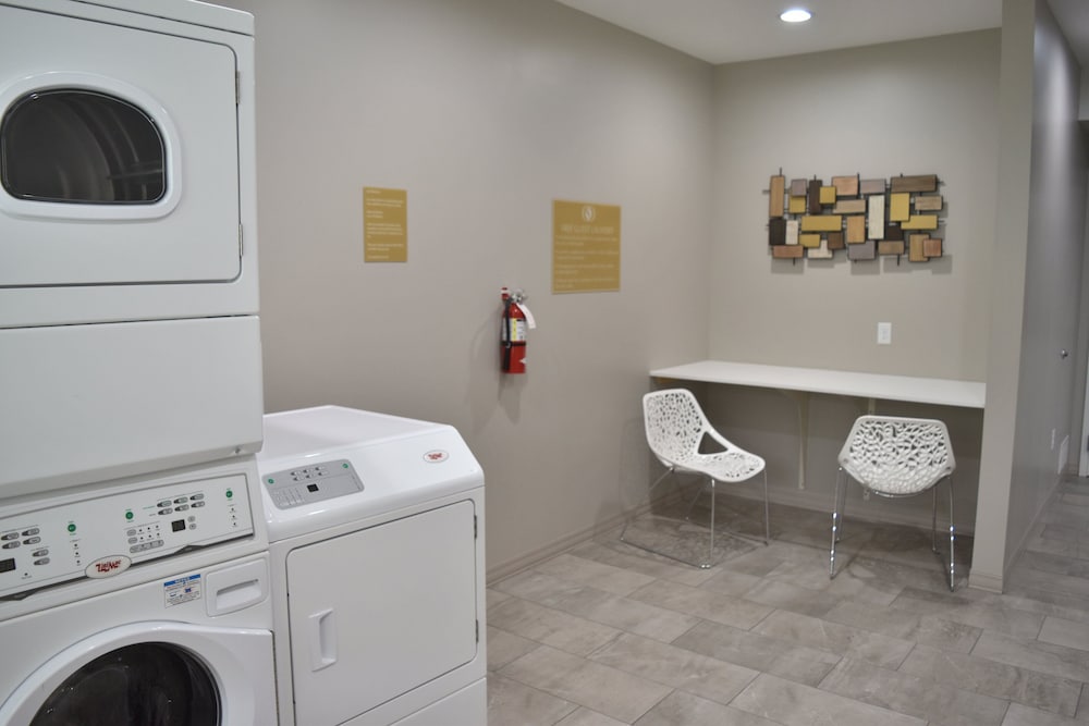 CANDLEWOOD SUITES KANSAS CITY - INDEPENDENCE 25/63
