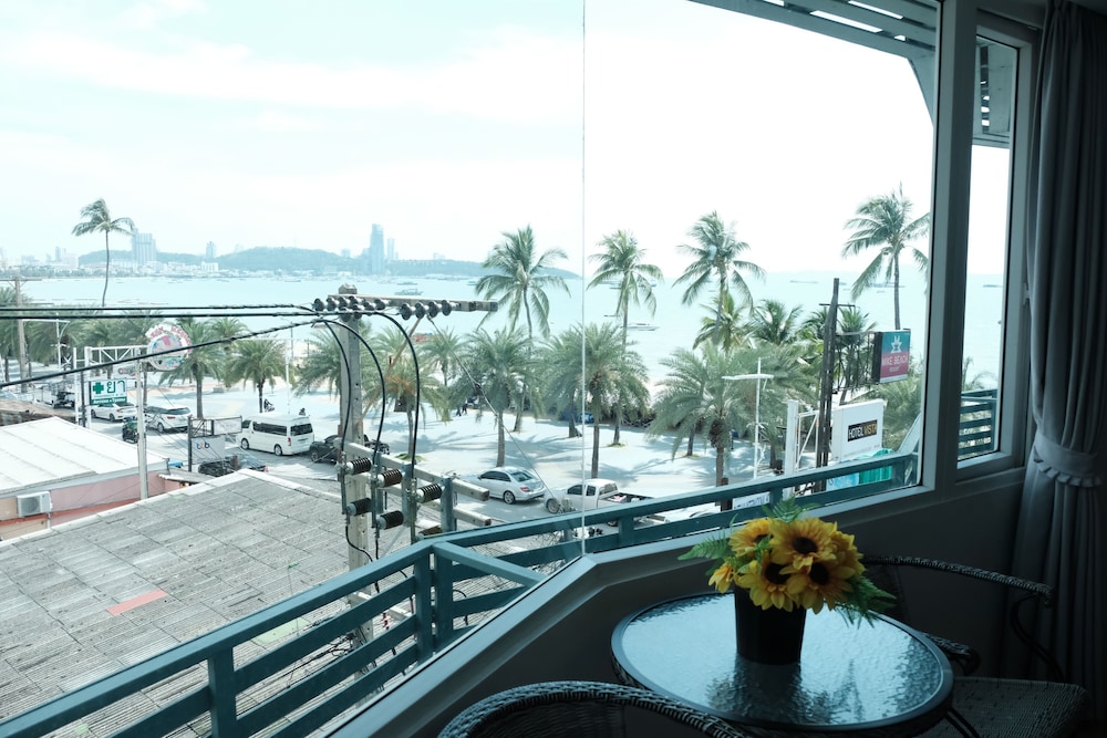 The Beach Front Resort Pattaya 50/87