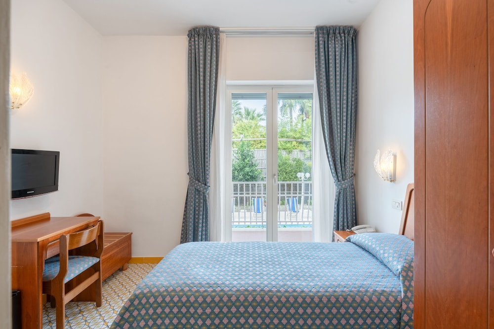 Room, Double Bed