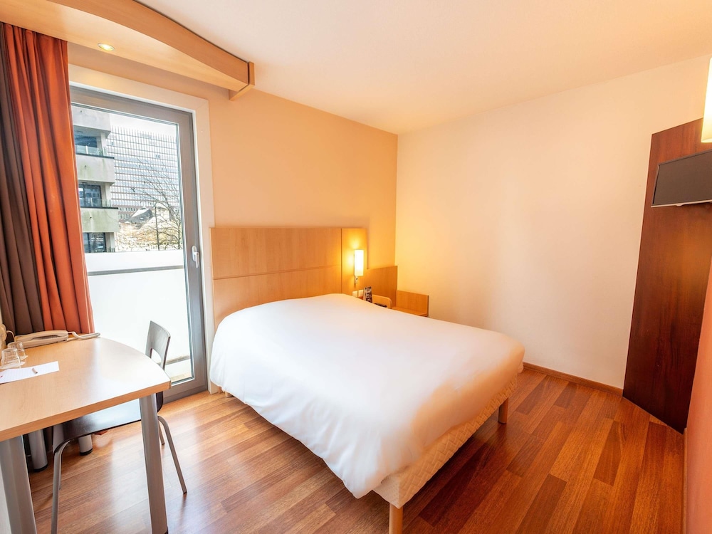 ibis Esch Belval 25/64