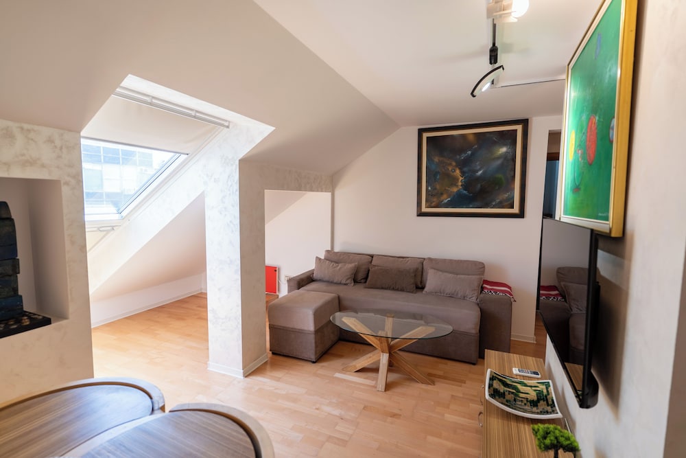 Privilege Suites By Central Park 51/69