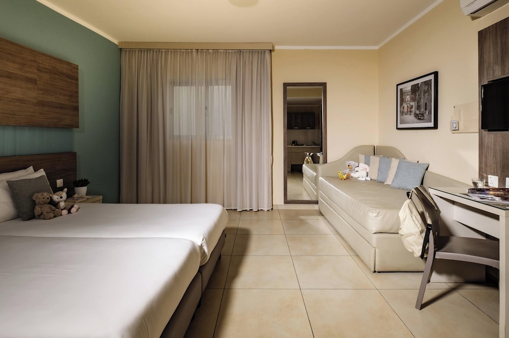 115 The Strand Hotel And Suites 11/49