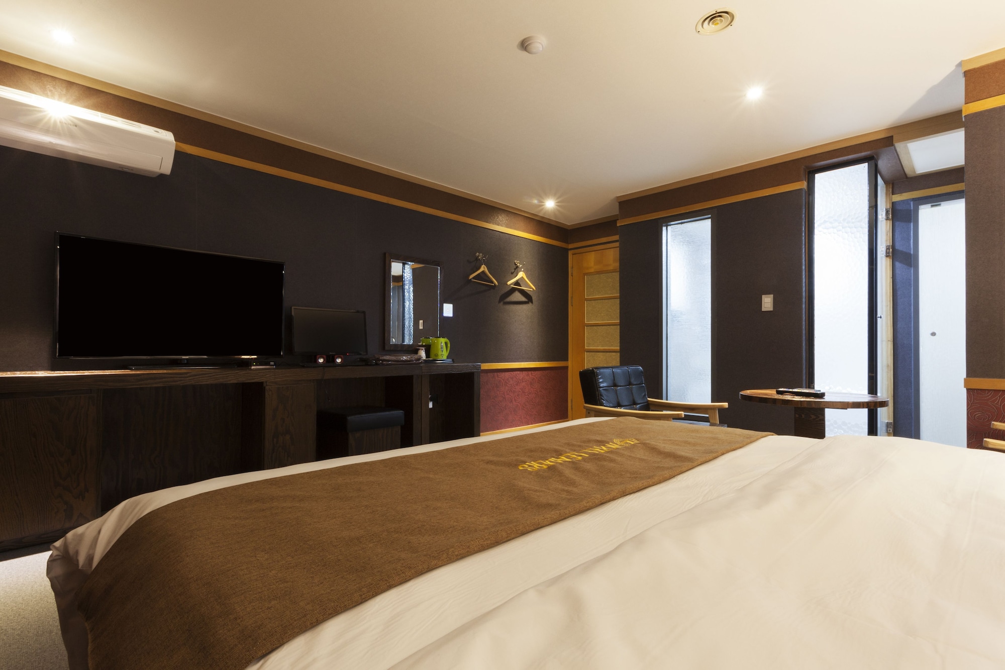 Deluxe, Queen Bed, No Parking، Hotel Leaders 5/7