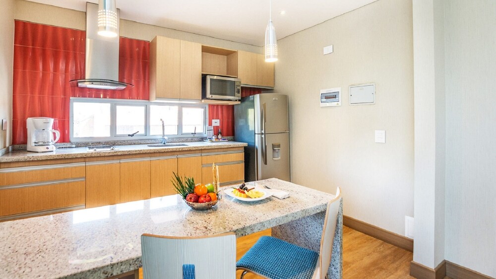 Hotel Plaza Suites 48/65