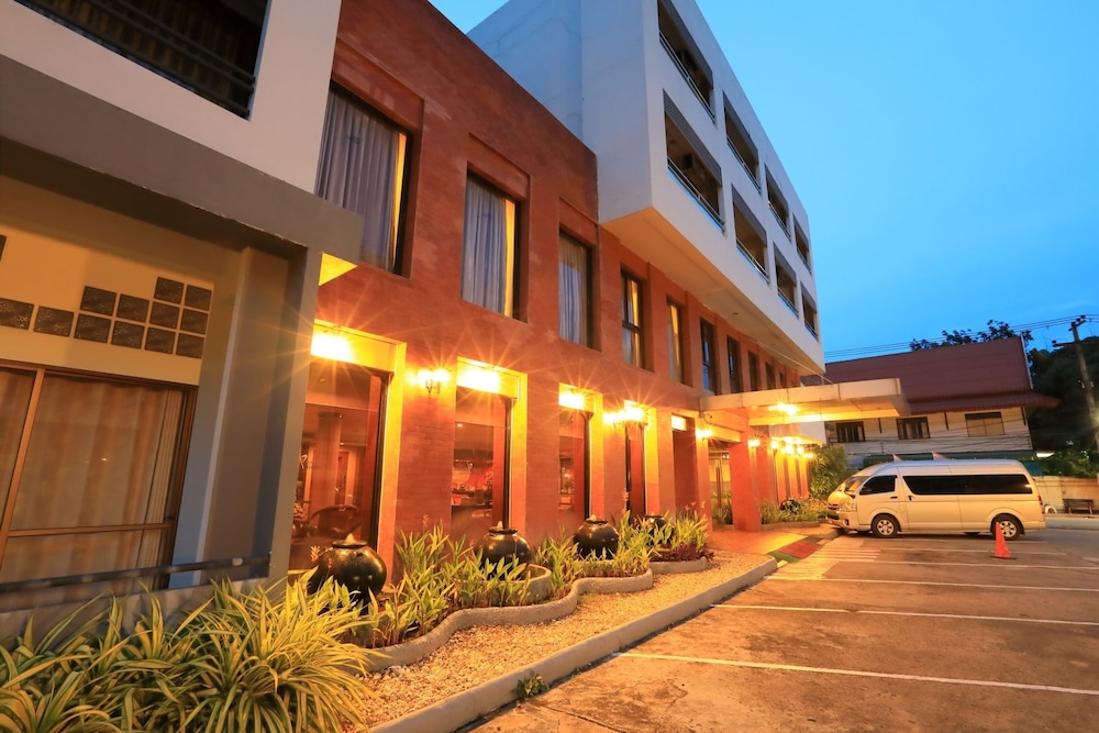 Pin Hotel 58/63