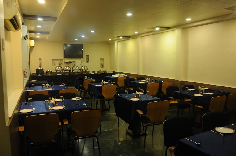 HOTEL MADHAV 31/34