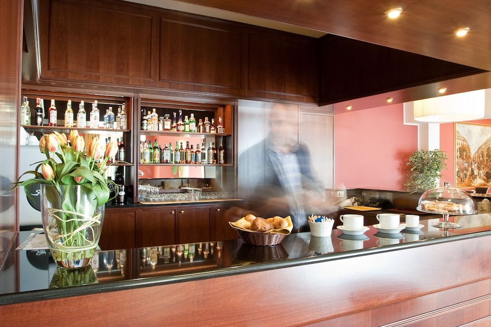 Hotel Maxim 7/48