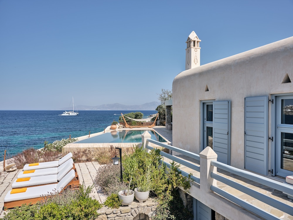 Belvedere Waterfront Villa and Suites 36/49