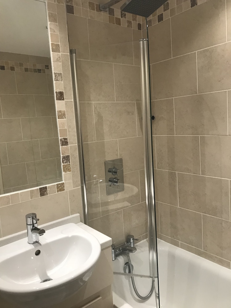 Yew Lodge Hotel East Midlands Airport 21/79