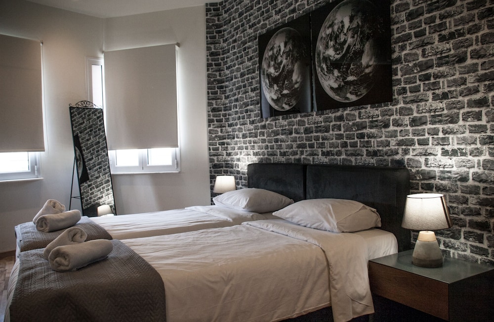 Athens Version Luxury Suites 24/70