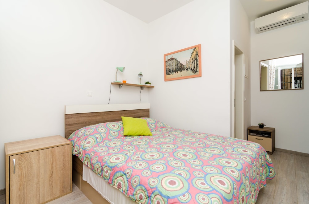 ROOMS TEZORO 6/49