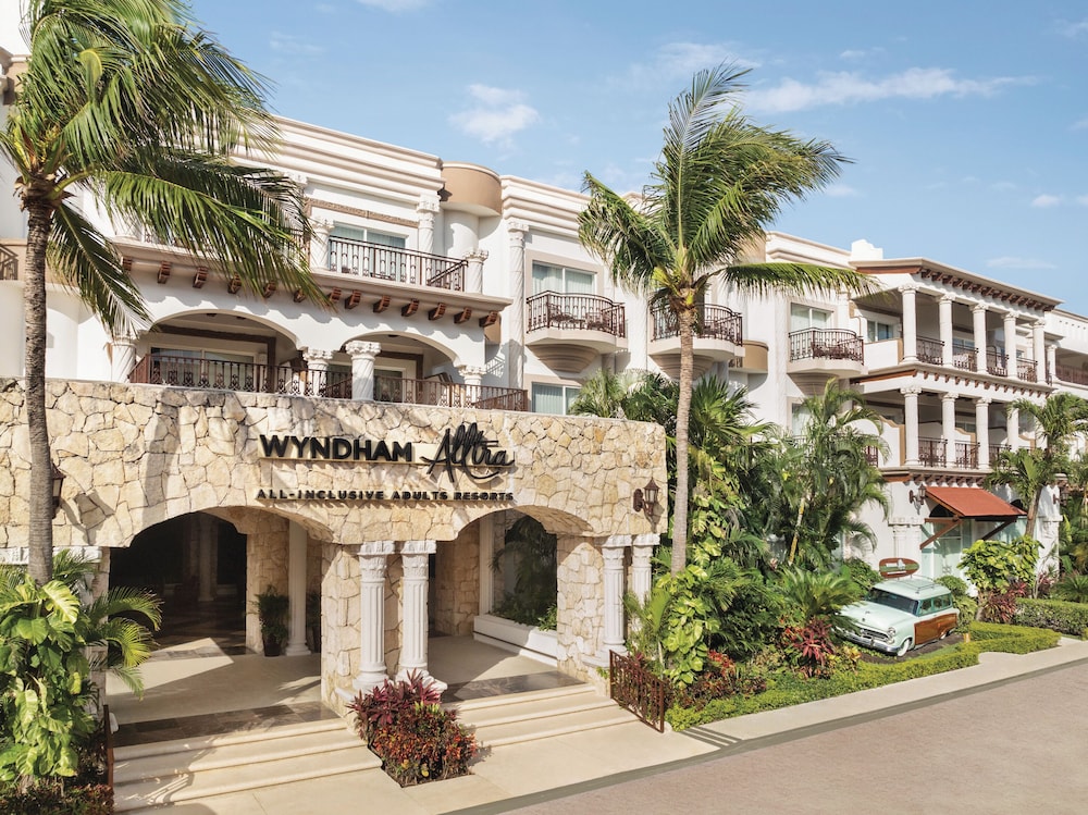 Wyndham Alltra Playa Del Carmen, Adults Only All Inclusive Resort in PLAYA DEL CARMEN