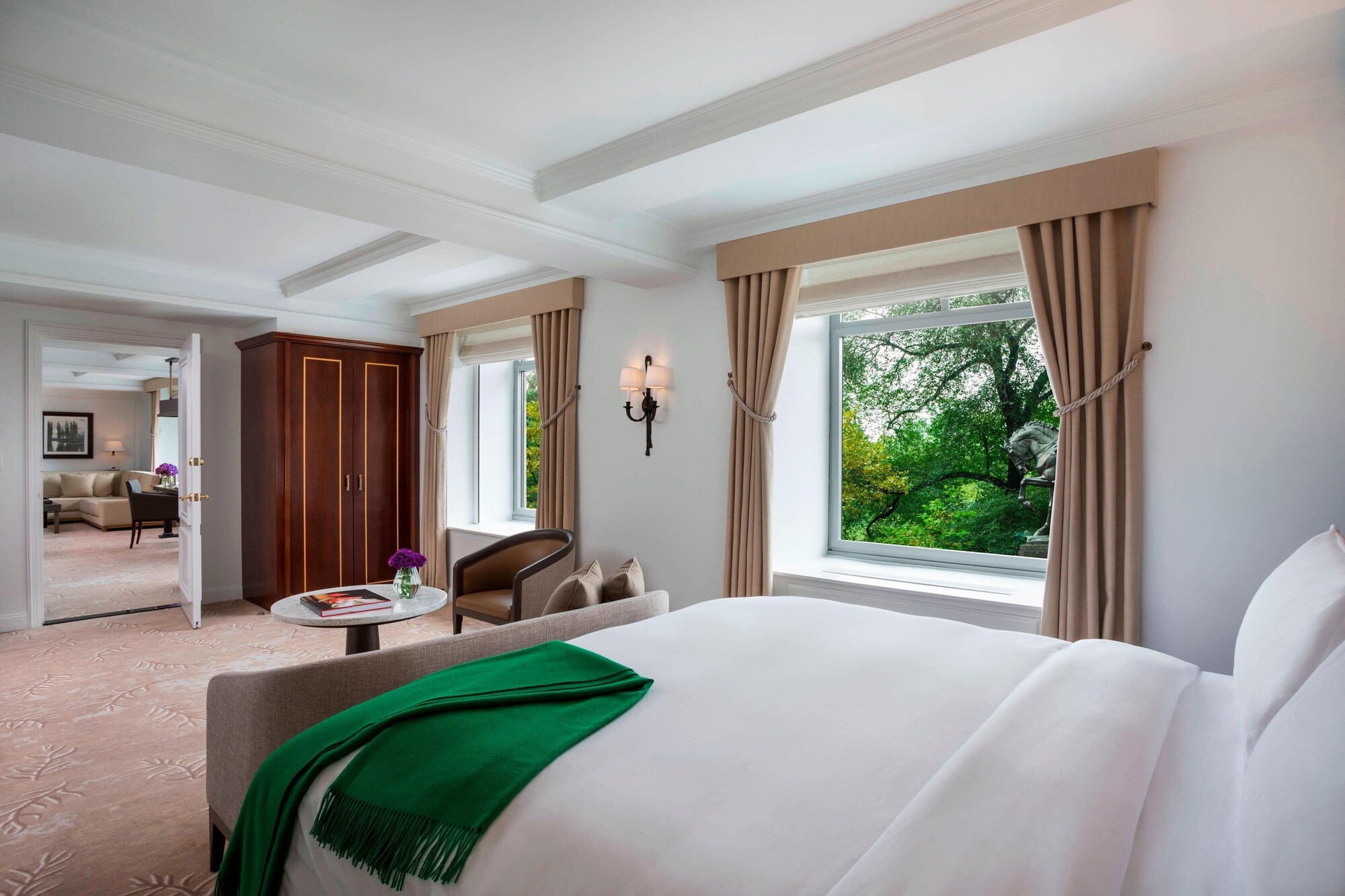 Artist, Gate, Suite, King Bed