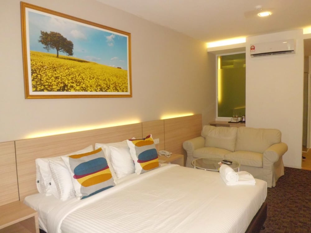 The Inn Formerly Triple Tree Xpress Hotel 7/44