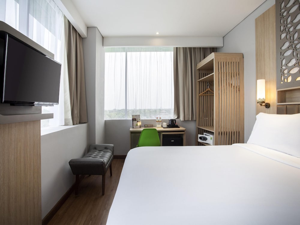 IBIS STYLES CIKARANG 15/35