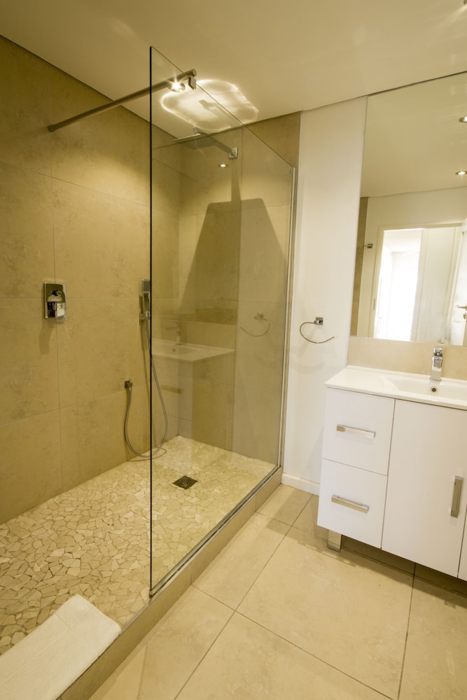 Apartment, 2 Queen and Twin Beds, Middle Floor، Laguna Grove 6/6