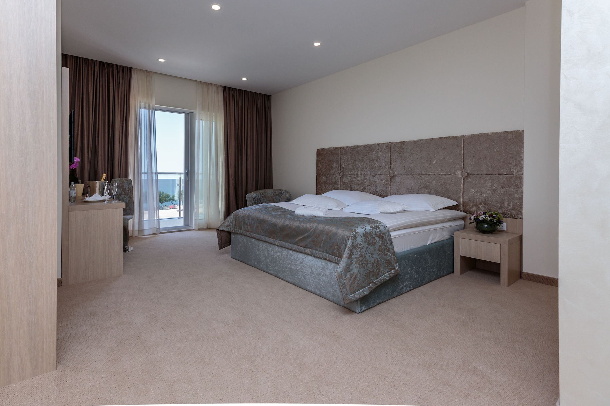 DELUXE, DOUBLE BED, SEA VIEW, BALCONY