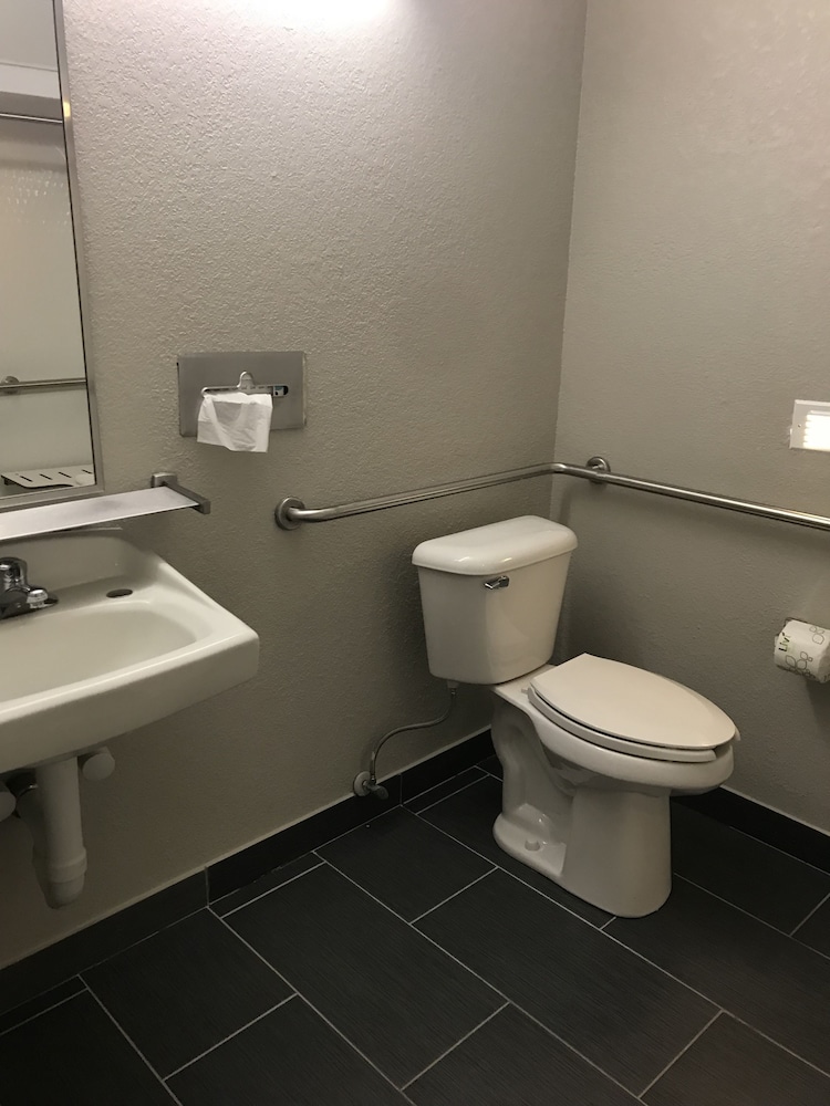 Microtel Inn & Suites by Wyndham Urbandale/Des Moines 4/47