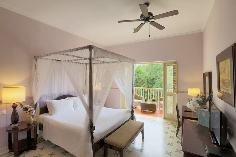 Premier Garden King Bed