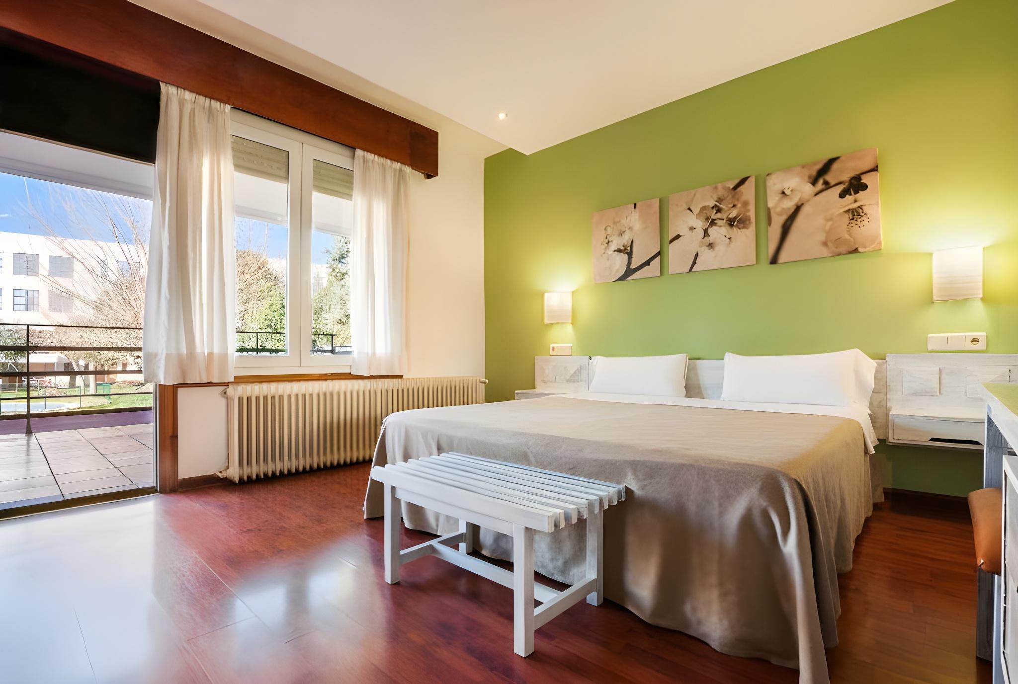Room, Single, King Bed