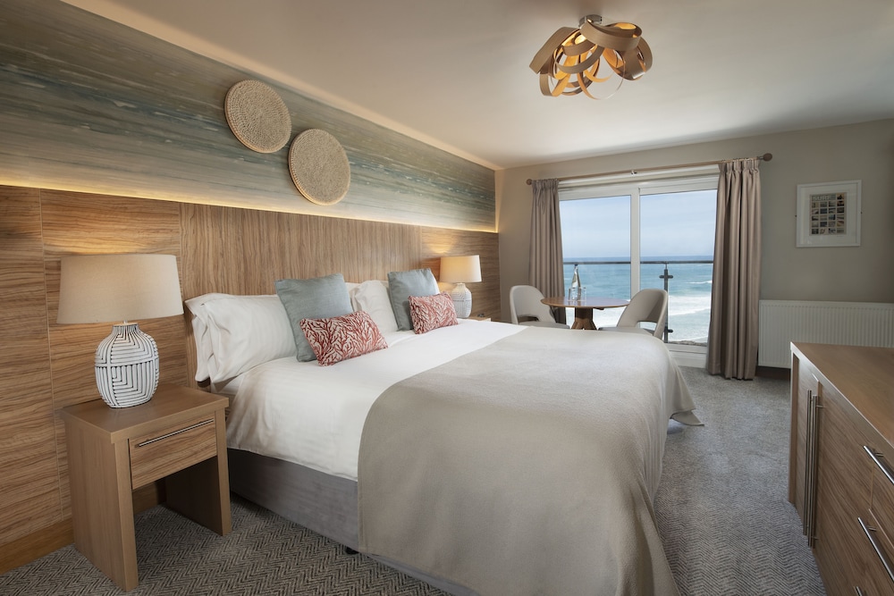 SUPERIOR, DOUBLE OR TWIN BED